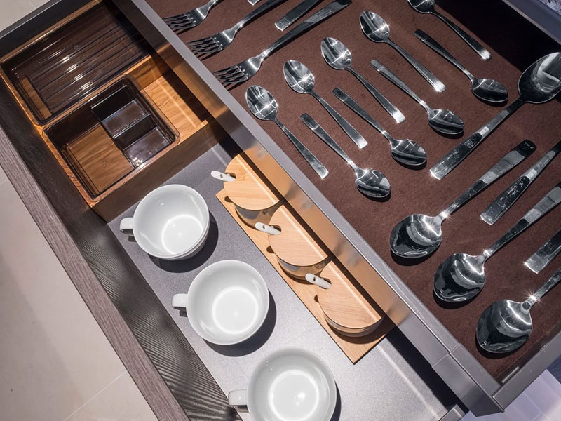 BRUNHOME - Hardware - Blum Metal Cutlery Tray 2